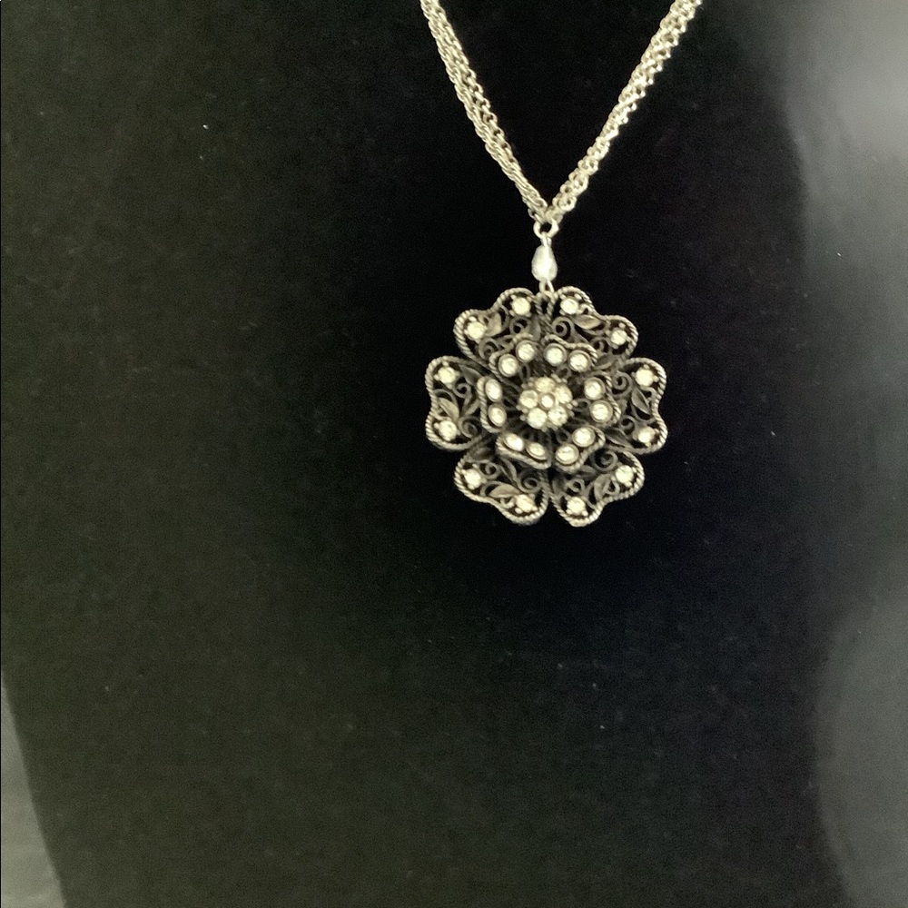 beautiful vintage necklace, with glass stones.